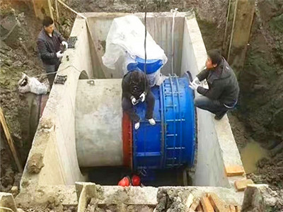 廣西柳林城市地下管道系統(tǒng)工程安裝伸縮器現(xiàn)場.jpg